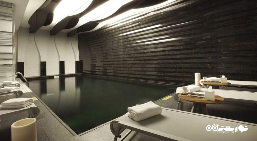 استخر سرپوشیده هتل بلو ردیسون ایستانبول پرا